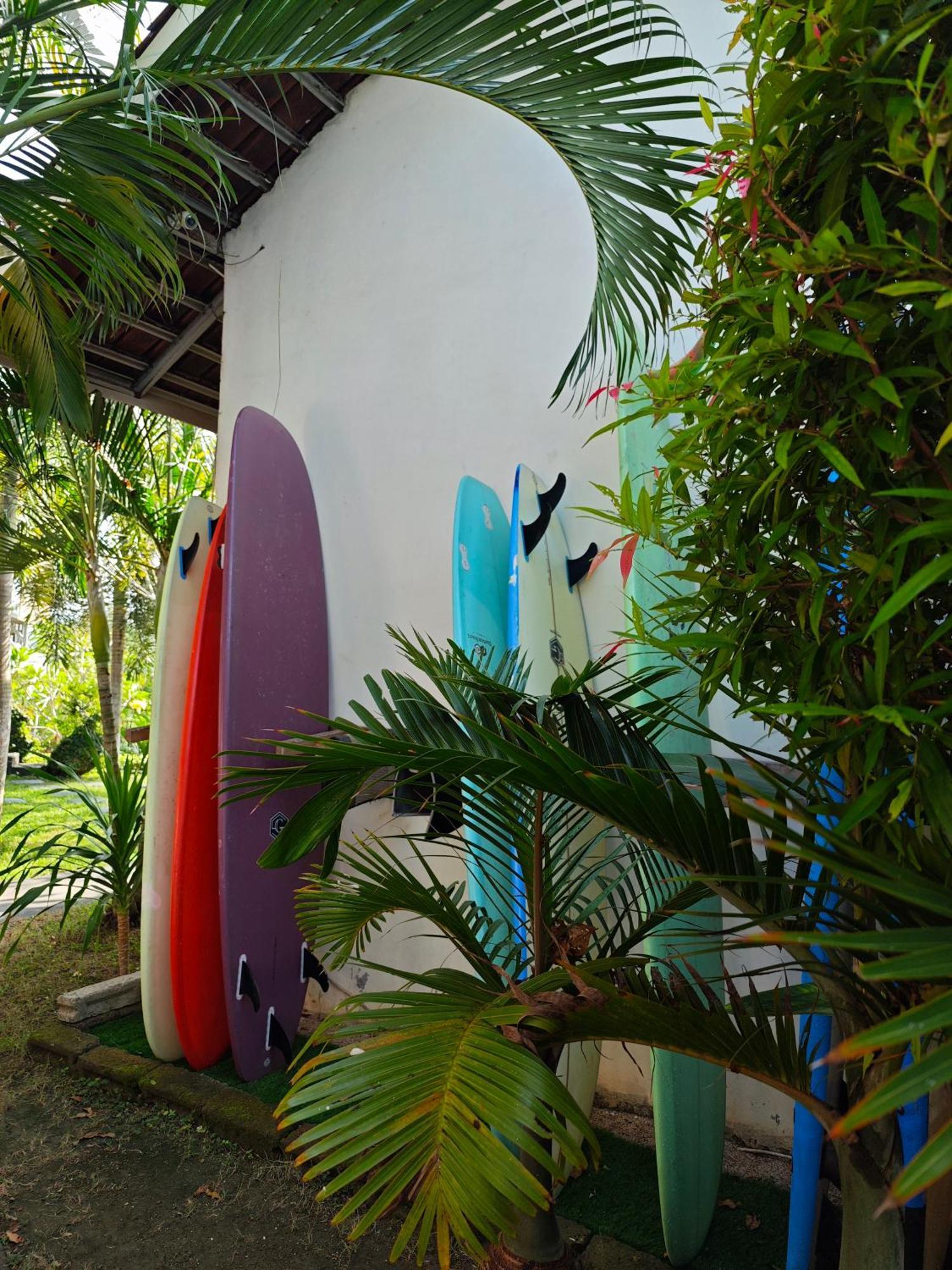 Surf Camp 79 Hotel Kuta  Exterior foto