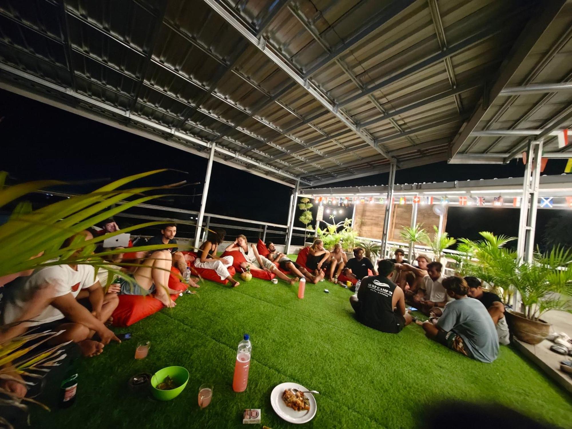 Surf Camp 79 Hotel Kuta  Exterior foto