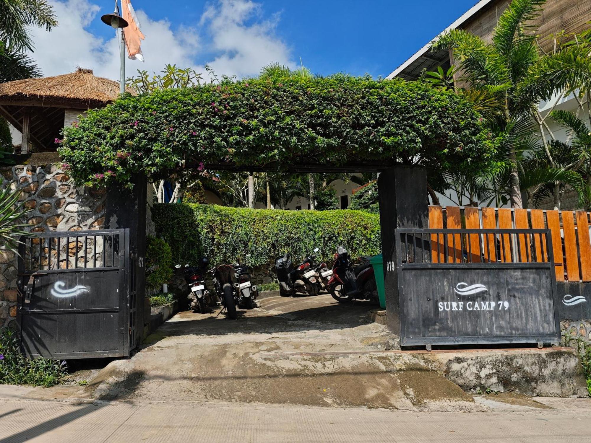 Surf Camp 79 Hotel Kuta  Exterior foto