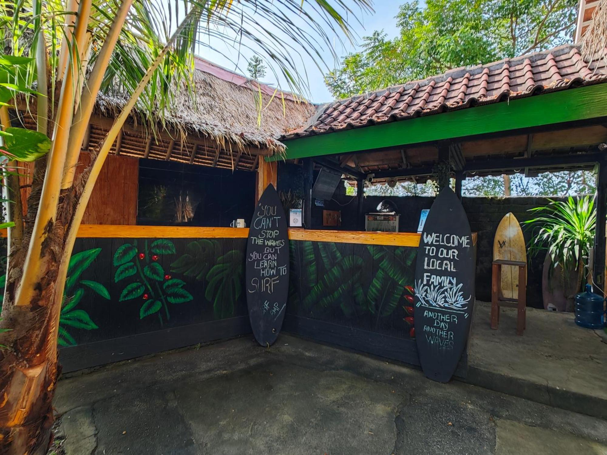 Surf Camp 79 Hotel Kuta  Exterior foto